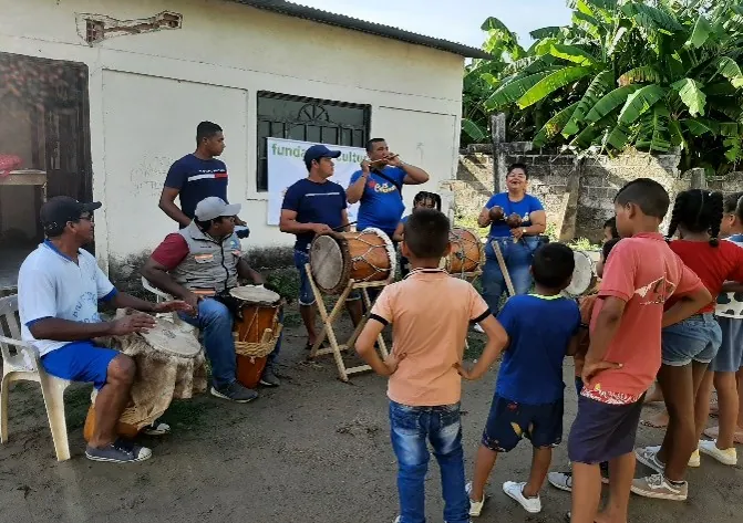 Talleres de enseñanza de música tradicional, instrumentos y bailes cantao's de tambora — Fundación El Chandé (foto 3 de 11).