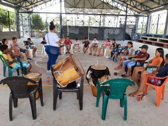 Talleres de enseñanza de música tradicional, instrumentos y bailes cantao's de tambora — Fundación El Chandé (foto 5 de 11).