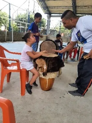Talleres de enseñanza de música tradicional, instrumentos y bailes cantao's de tambora — Fundación El Chandé (foto 6 de 11).