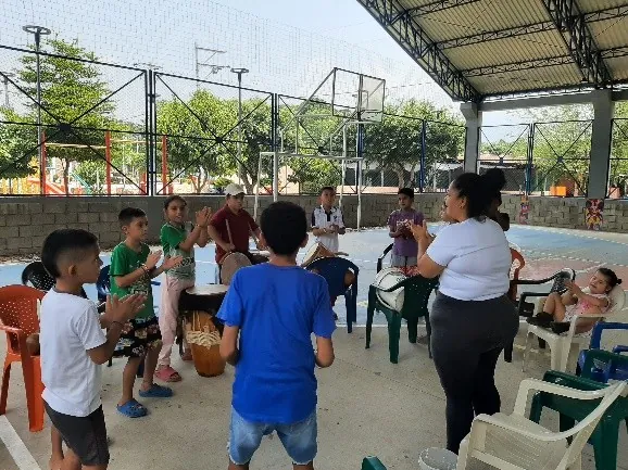 Talleres de enseñanza de música tradicional, instrumentos y bailes cantao's de tambora — Fundación El Chandé (foto 8 de 11).