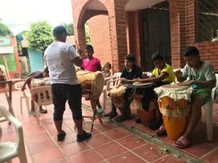 Talleres de enseñanza de música tradicional, instrumentos y bailes cantao's de tambora — Fundación El Chandé (foto 9 de 11).